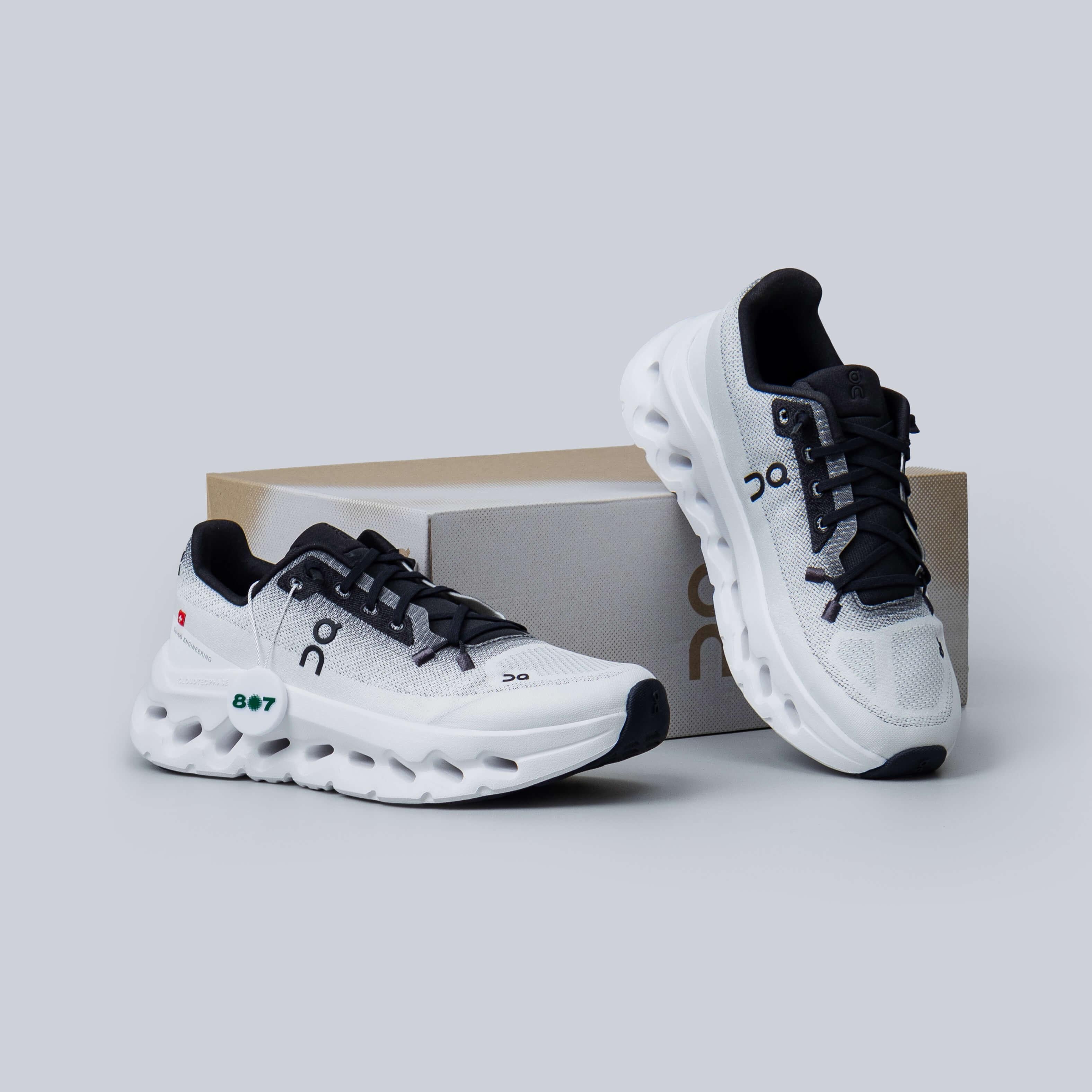 On Cloud Black Ivory